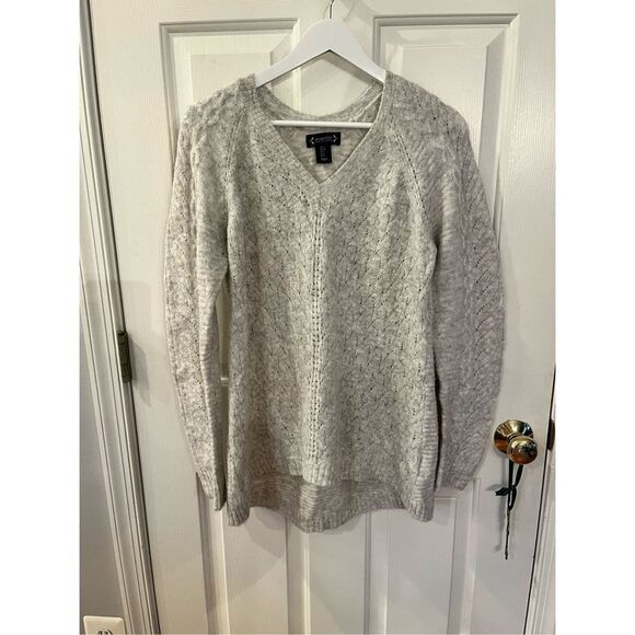 Nanette Nanette Lepore Gray Soft Feminine Knit V-Neck Acrylic Blend Sweater sz S - Picture 1 of 7
